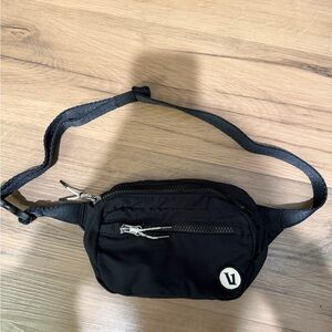 Vuori Black Belt Bag